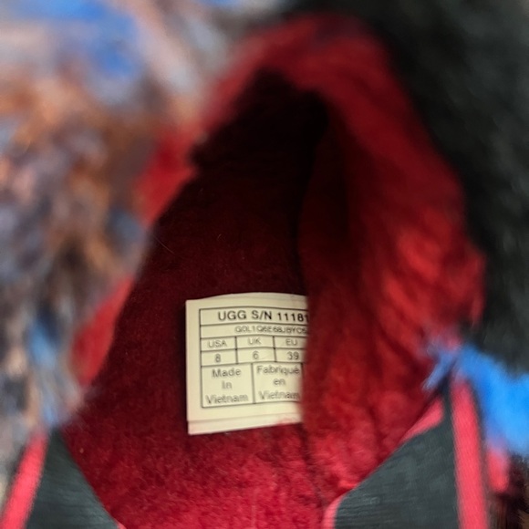 UGG slides - Picture 4 of 7